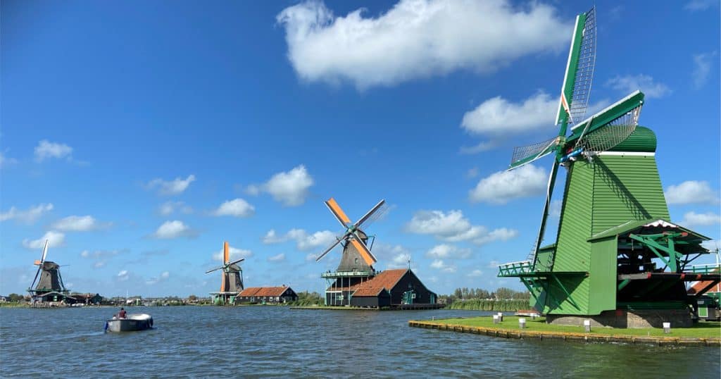 Wir haben die Windmühlen von Zaanse Schans mit unserem Go City Amsterdam Pass besucht.